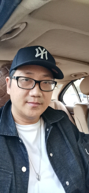 拥抱幸福的第一张照片--霞浦婚介网