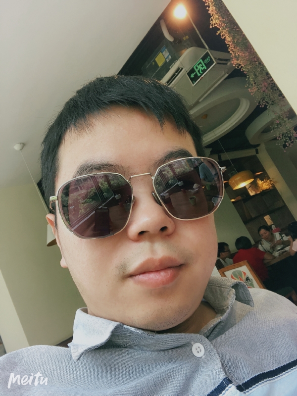 月台等路人的第一张照片--霞浦婚介网