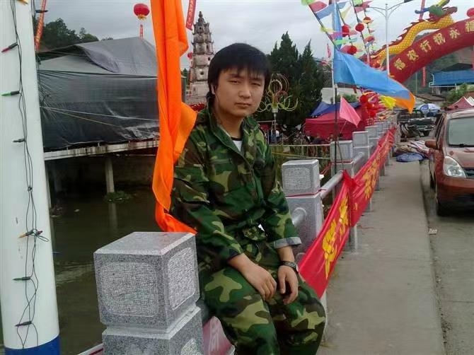 如影随形的第二张照片--霞浦婚介网